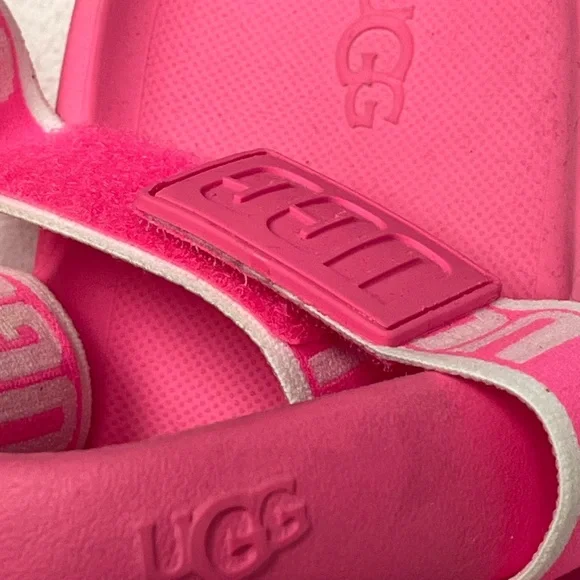 **like new** UGG Women’s Vibrant Pink Sandals - Picture 9 of 9